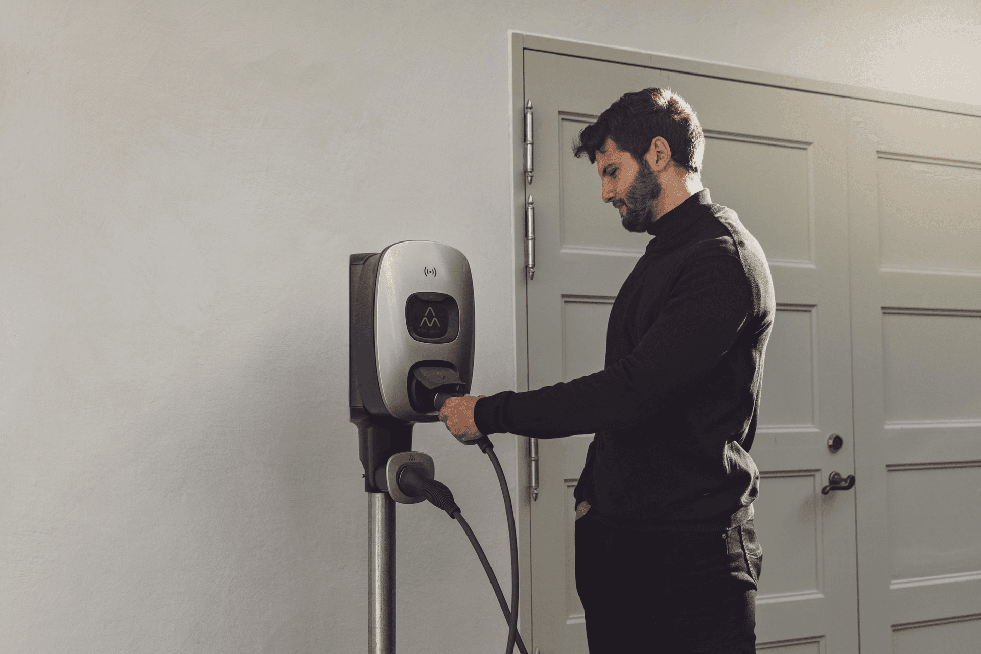 Designad av Koenigseggs före detta chefsdesigner - Charge Amps Dawn
