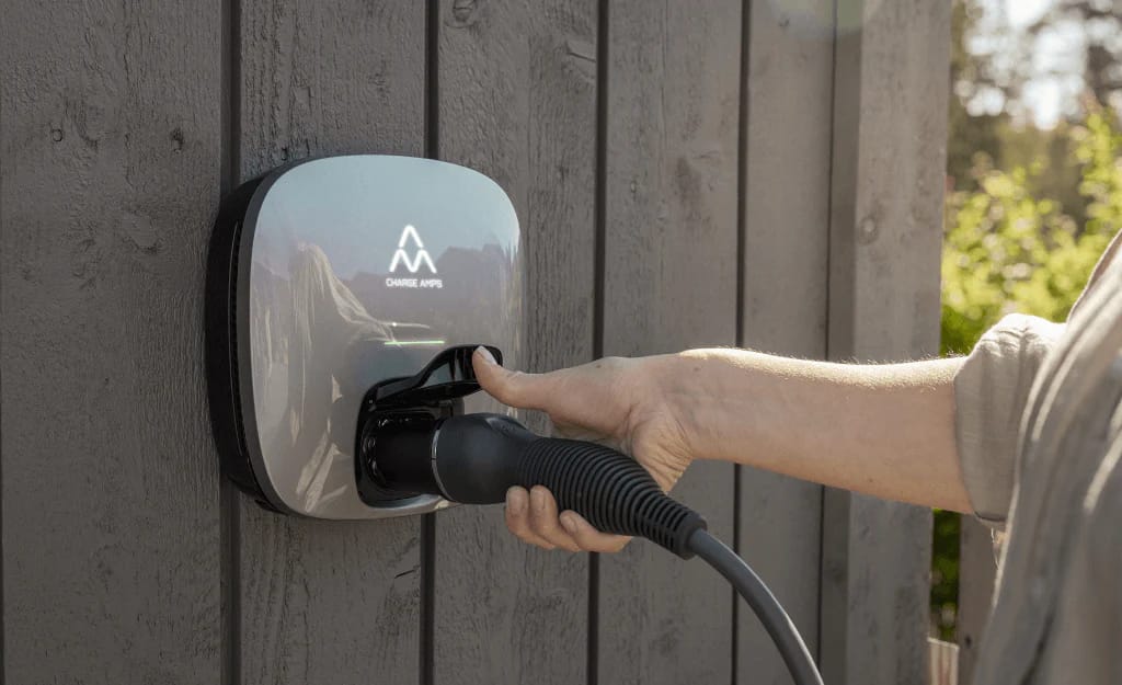 Ultra-compact — fits on an A4 sheet - Charge Amps Luna